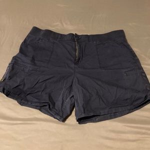 Women Khakis & Co elastic waist navy blue shorts 16